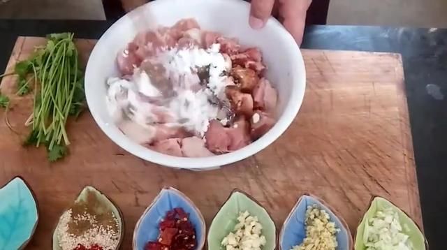  真的|教你做正宗孜然鸡块，香嫩多汁，咬一口真的是太香了