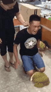 日子|搞笑GIF:这些日子受尽了多少委屈,在老丈人面前哭成这样啊。