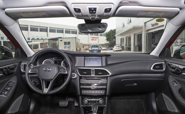 该车|神车亮相！雅阁都自愧不如！进口23万元性价比超高 实拍英菲尼迪QX30