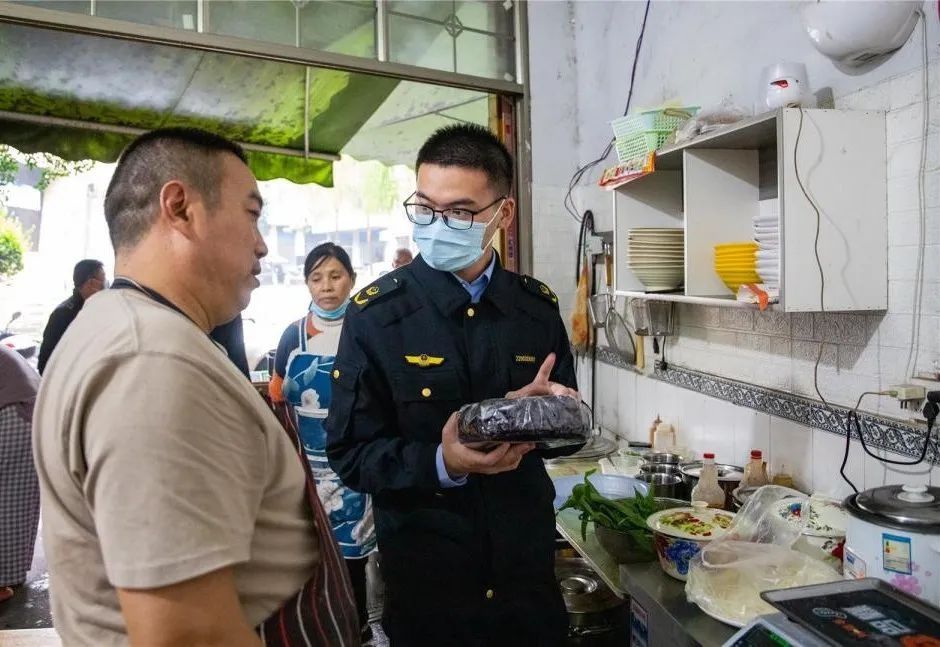 云阳打响校园周边食品安全保“胃”战