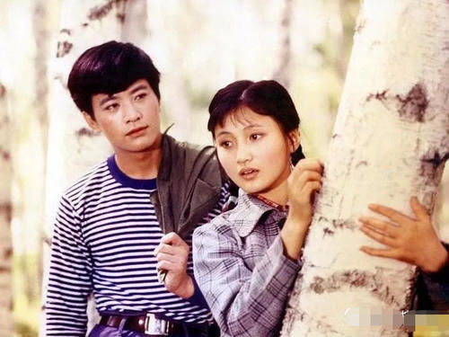  玻璃|曾经绝美容貌遭人嫉妒险被玻璃渣子毁容，如今却自行整成网红脸？