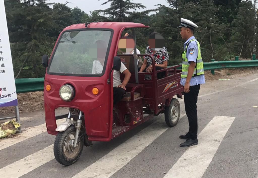  交通|平陆交警查获一起三轮车载人违法交通行为