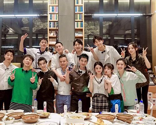  实至名归|《中餐厅》杀青，赵丽颖C位实至名归，杨超越站位让人理解不了