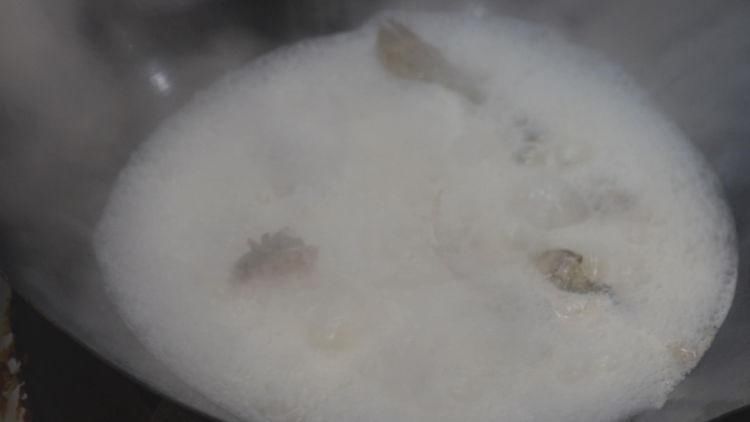 鲜辣|大厨分享线椒焖鲤鱼的经典做法,鲜辣开胃无腥味,好吃又下饭