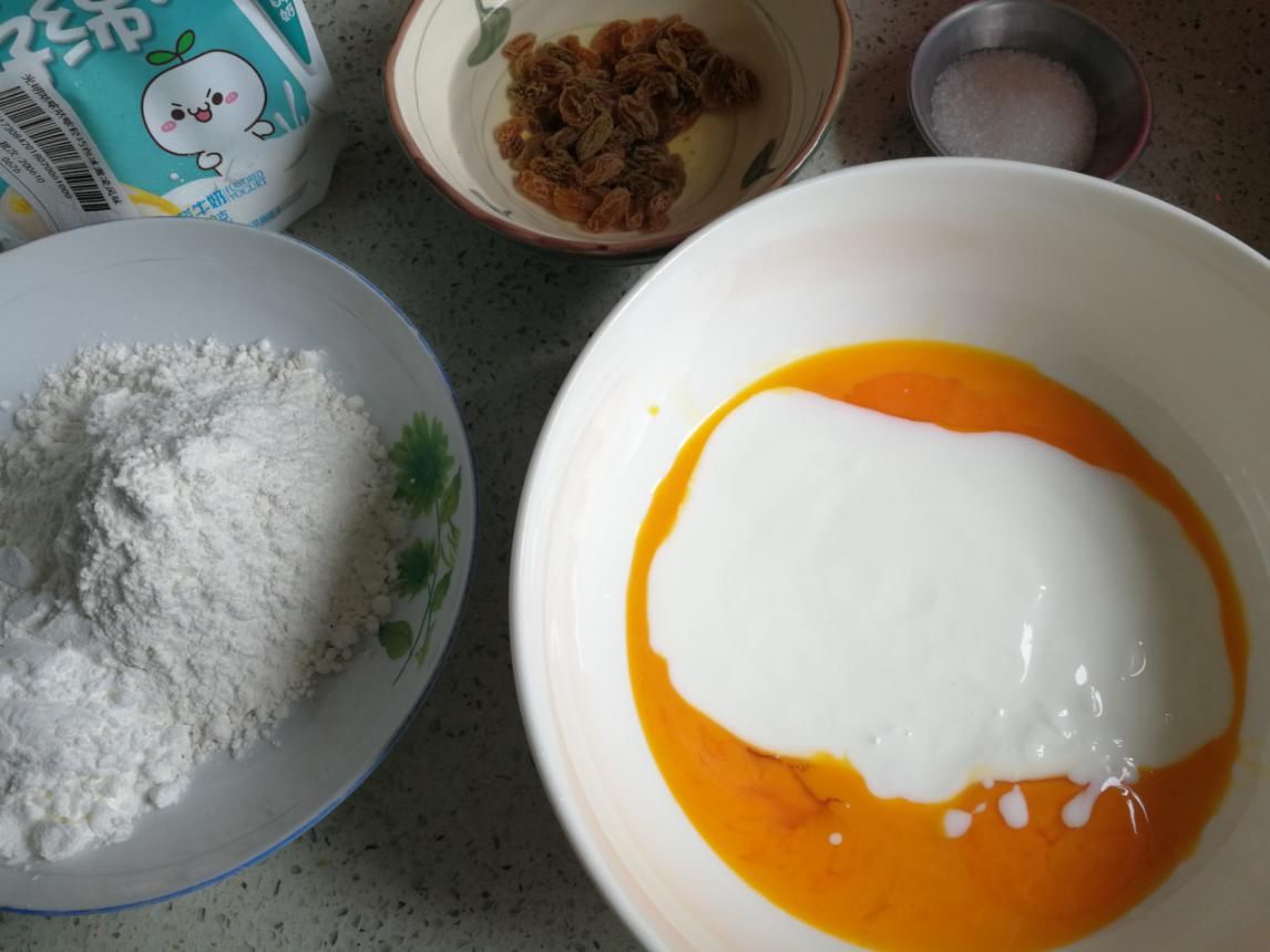 蛋糕|蒸个酸奶蛋糕吃吃,鸡蛋打发失败,成品不蓬松但Q弹,味道还挺好