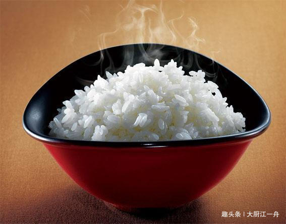 饭店里|今天才知道,蒸米饭时多加这3样东西,米饭香甜松软不粘锅
