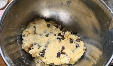  蛋黄|甜食爱好者来啦，超低卡葡萄干司康，实现甜品自由