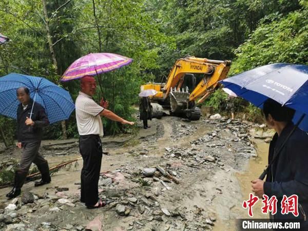 白什乡|四川北川遭暴雨袭击道路中断 紧急转移受灾群众