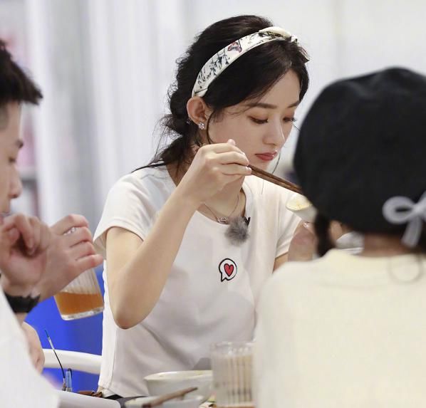  烫伤|《中餐厅》出现赵丽颖负面内容，节目组发文眼花了，你能接受吗？