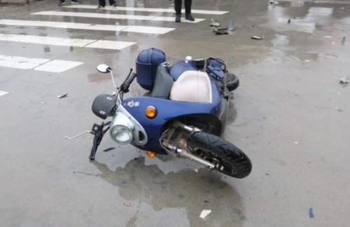  公平|电动车闯红灯被撞，女司机被判全责不服气：对我太不公平了