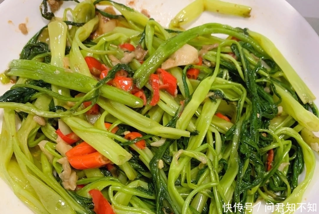  过瘾|炒空心菜时,提前做这一步,炒出来的空心菜碧绿脆口,比吃肉过瘾