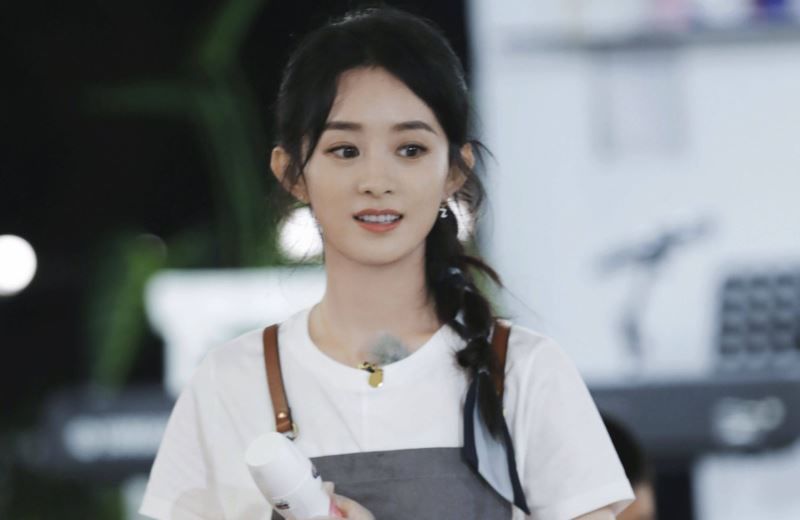 用自己|赵丽颖节目用筷子扒拉饭菜,网友表示没胃口,粉丝却发现剪辑亮点