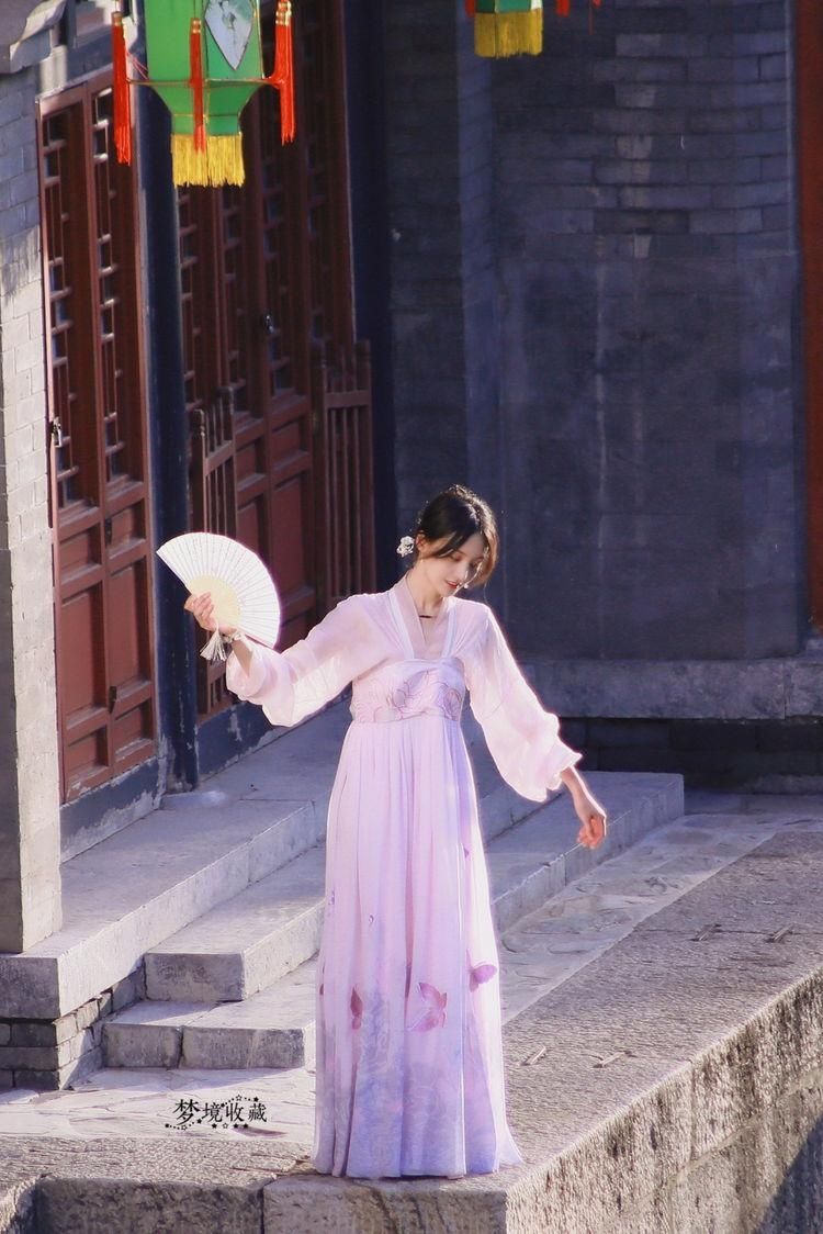  古装剧|郑爽古装紫色仙裙，重回画壁时的灵气十足，笑容太治愈了