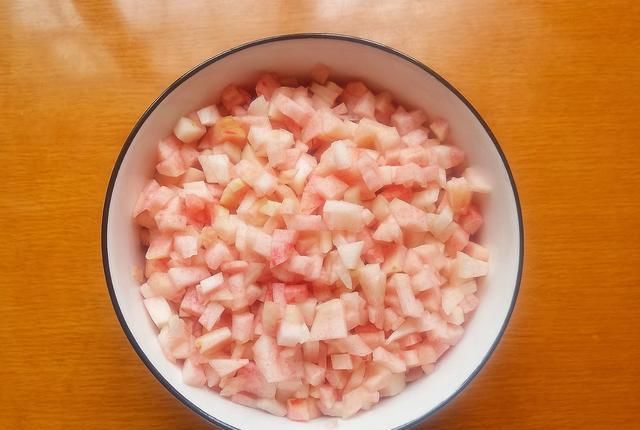  美味|只需3个桃子，就能做出2种甜品，美味解馋又实惠，做法超简单