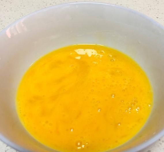  气孔|你蒸的鸡蛋羹不好看？别只会加水，偷偷加一点它，嫩滑无气孔