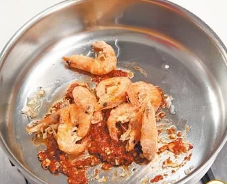  大虾|酥到掉渣的大虾做法，好吃到连壳都不剩，原来是加了它