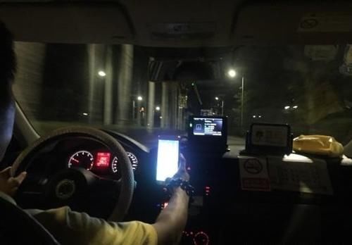  的哥|乘客在车内不断“排气” 的哥一气之下捅对方十几刀 涉杀人未遂