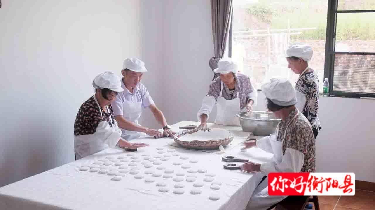 耕农副产品|好家伙！衡阳县一老乡创办合作社做起了糍粑，这色泽真诱人！