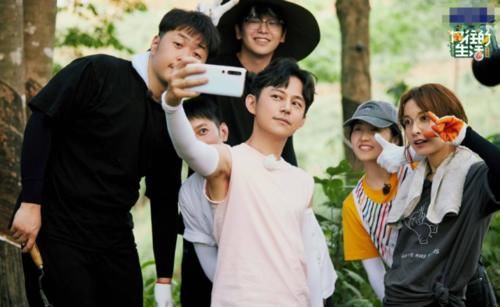  向往|许光汉做客《向往4》，送彭彭礼物过于贴心，让何炅起了鸡皮疙瘩