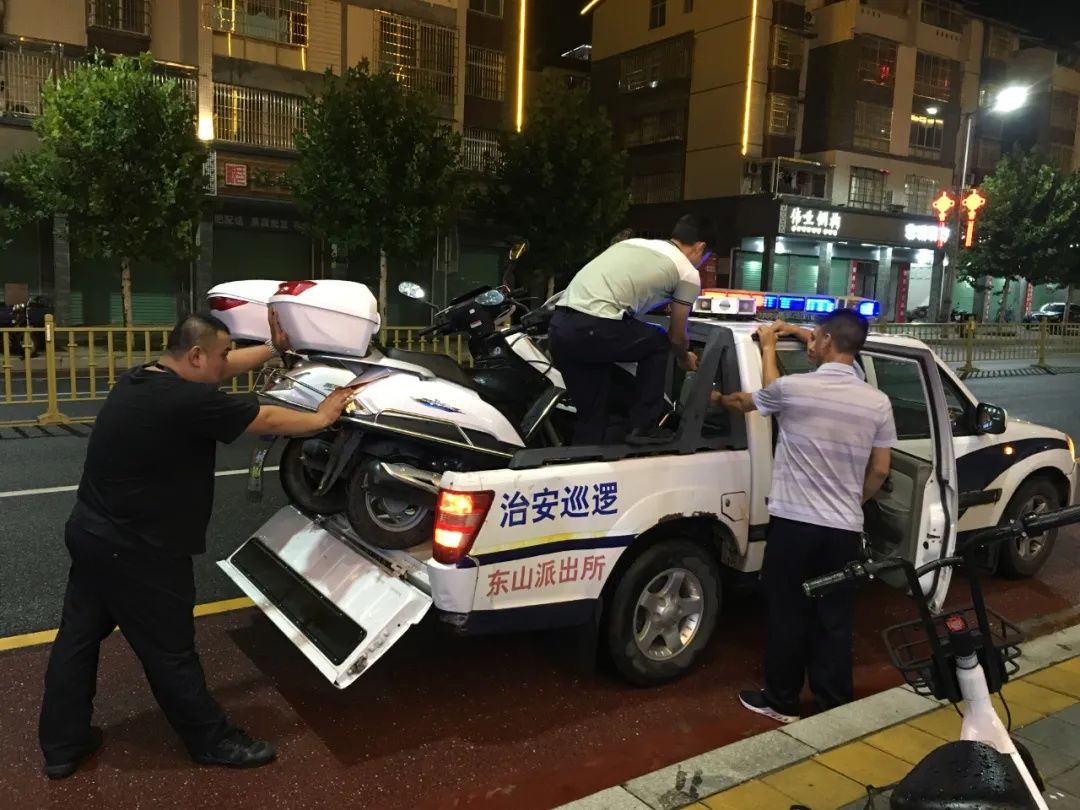 上犹县城|两男子开着宝马偷摩托车？嫌疑人：宝马是租的二手车，开豪车只为不被人怀疑