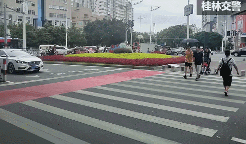 赞台|桂林交警蜀黍镜头里的你，太美了！| 创城点赞台五