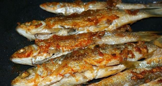  保证|每次煎鱼老粘锅，餐厅厨师长：只要这三招，保证焦黄完整、不破皮