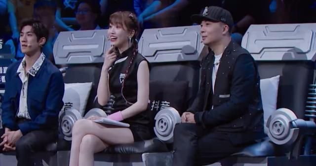  孟美岐|《蒙面舞王》首播尬夸硬捧，卖腰卖腿质量低，王一博孟美岐救不了