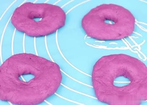 紫薯|在家教你做紫薯椰蓉甜甜圈,简单营养,甜香软嫩,孩子特喜欢