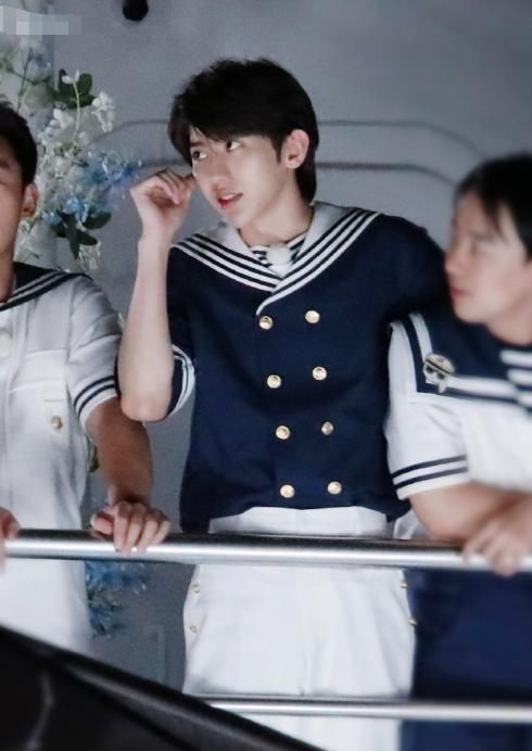  杀青|《奔跑吧》第八季正式杀青，蔡徐坤郭麒麟成新团宠，表现得到肯定