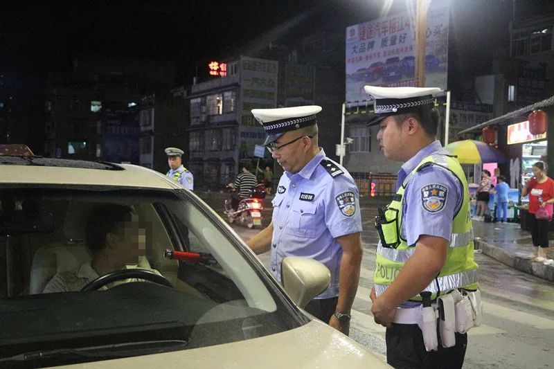  大队|榕江交警开展酒驾行动，助推省级文明县城创建