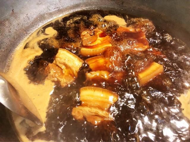  香甜|大厨教做苏式红烧肉，记住这“3招”，出锅后入口即化，软糯香甜