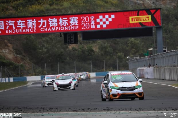 转向|601号赛车被撞，轮圈缺一块还能完赛。818号赛车突然无法转向