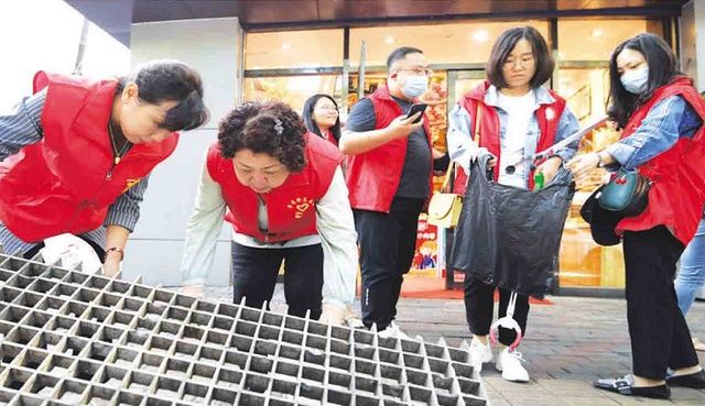 共传递|太原：提升市民文明素质 烟头不落地文明共传递