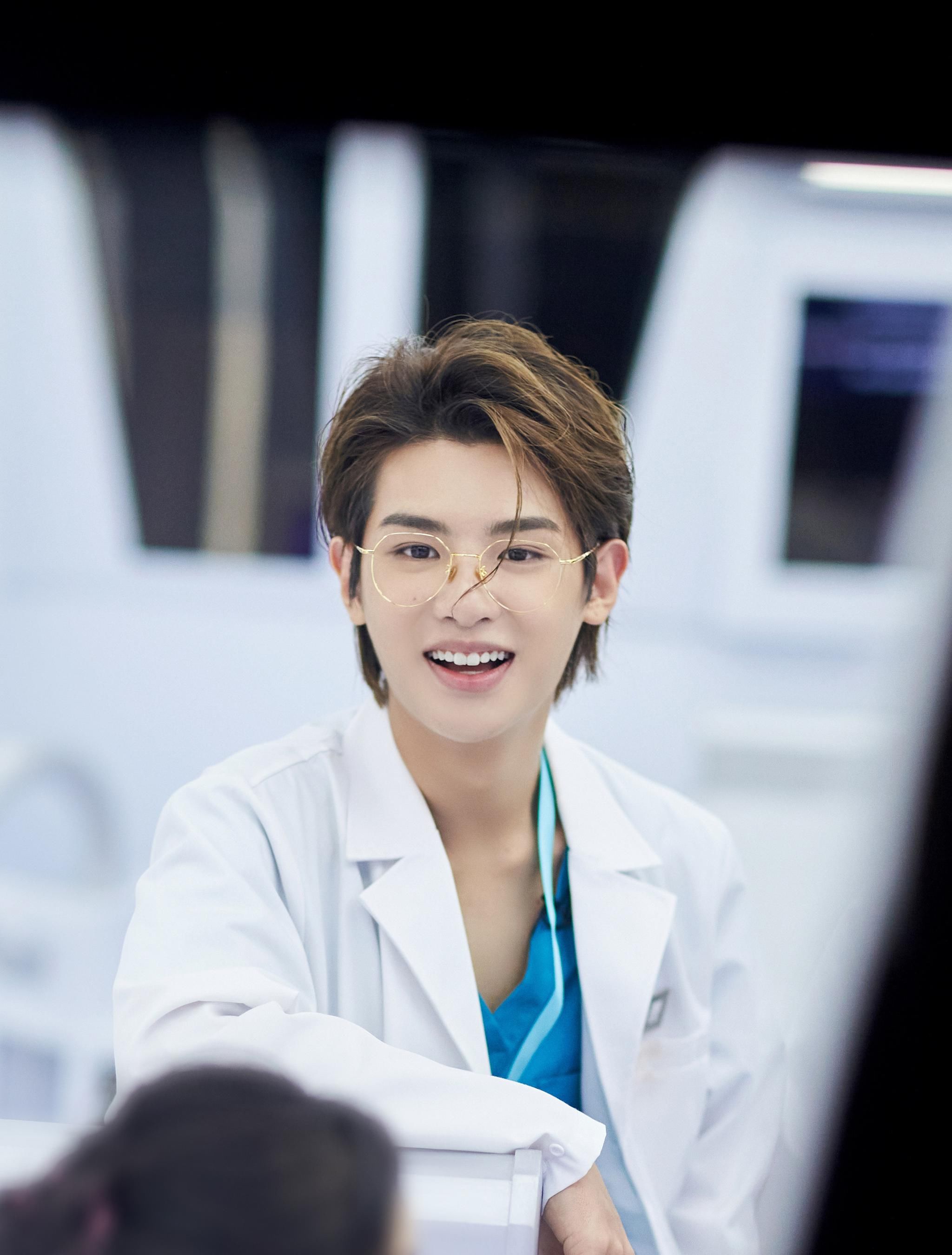  黄明昊|《密室大逃脱2》邓伦黄明昊蹦床抢奖牌