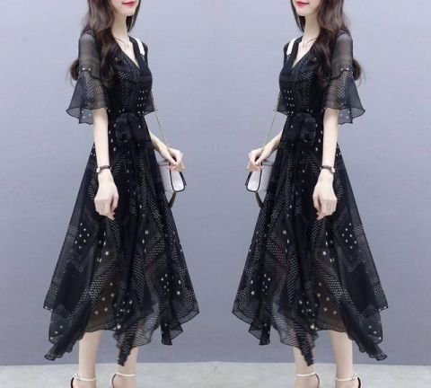  连衣裙|夏季里女人都喜欢穿这样轻薄飘逸的连衣裙，清爽时尚显柔美气息