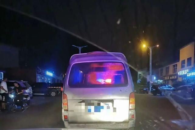  淡定哥|＂淡定哥＂ ：我虽然半醉半醒，但我开车没问题！