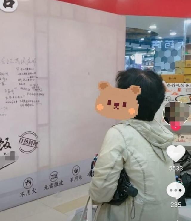 重庆|肖战代言重庆线下活动，爷爷奶奶应援被质疑摆拍，评论疑道出真相