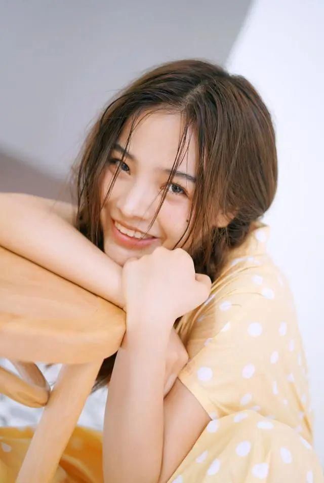 拍照|拍照应该怎么笑,11个关于“笑”的拍照姿势,每一个都能拍得很美