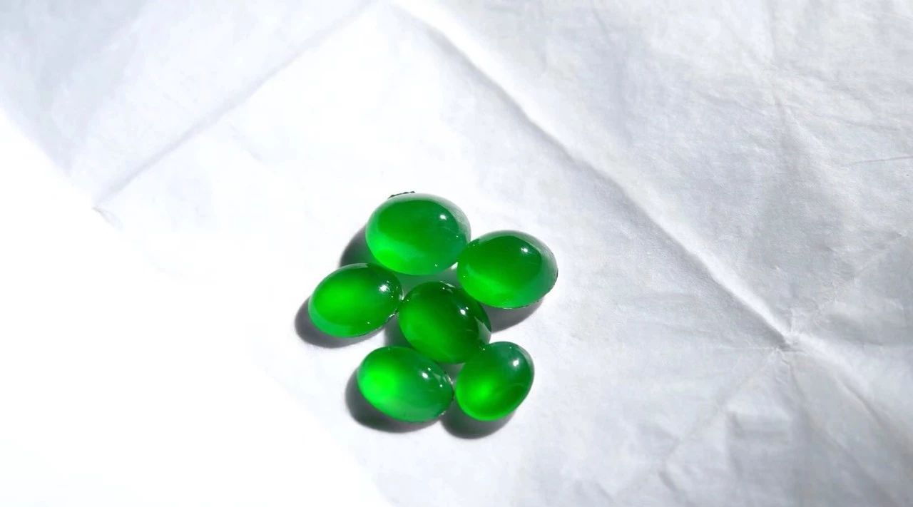 二镯|一蛋二镯三珠链……快来看看翡翠的最新价值排名!