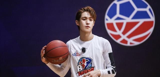 王安宇|李汶翰岳岳抢篮球太激烈,现场混乱像打架,王安宇成“女主角”?