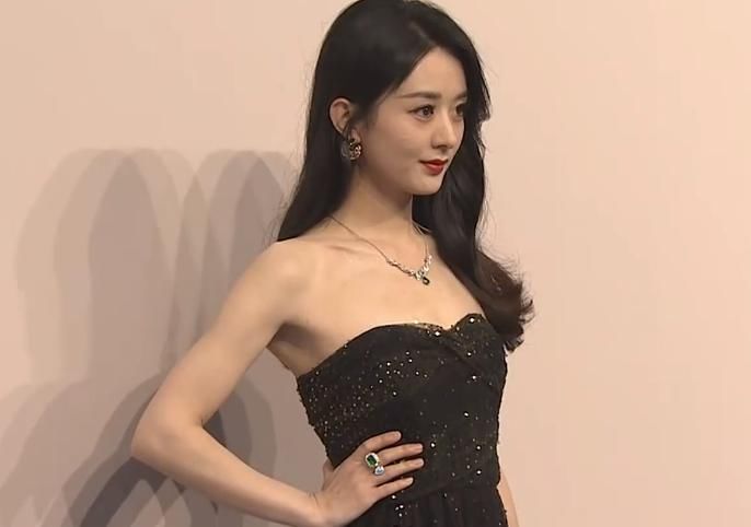  参加|赵丽颖参加活动，工作室却被吐槽不认真，四年了还没解决鞋子问题