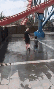 趣图|搞笑GIF趣图:没事我就出去溜溜,让这几个鸡仔羡慕嫉妒恨