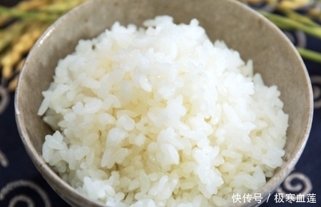 放盐|煮米饭,有人放醋有人放盐?都错了,学会一招米饭香软,粒粒分明