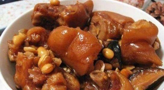  卤肉|卤肉师傅：让猪蹄炖得又香又烂，要记住炖“猪蹄”3个技巧