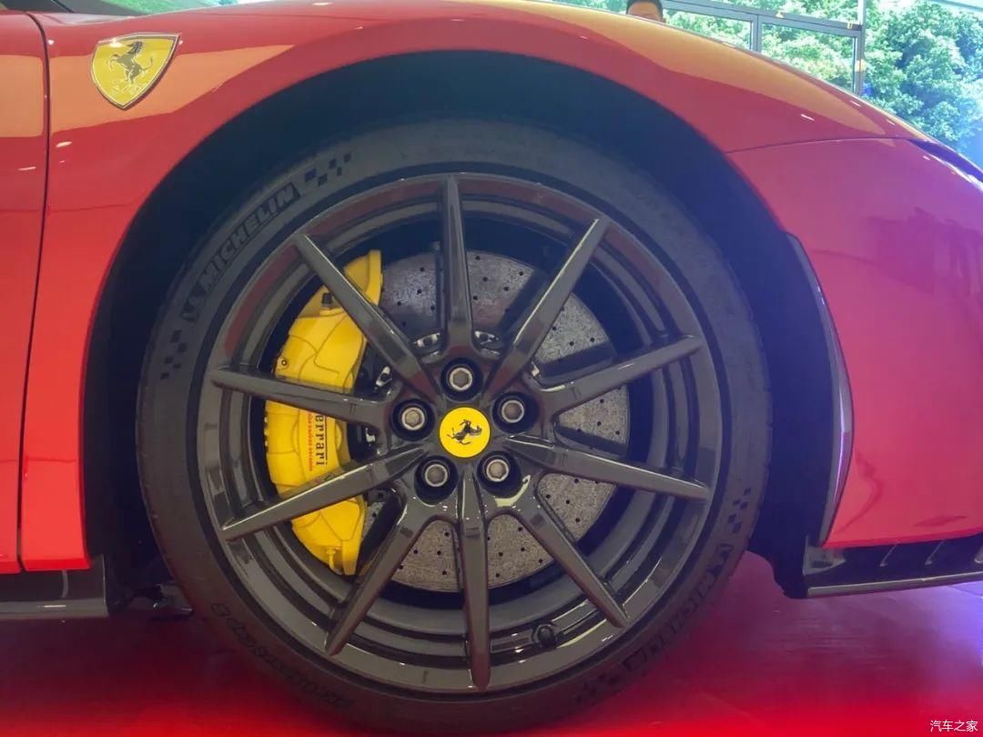 性能|法拉利SF90 Stradale实拍，插电混动性能赛拉法，售价仅398.8万元
