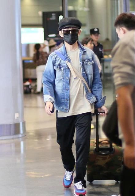  一旁|《向往的生活》私服大放送，网友：还是黄磊一旁的她最亮眼