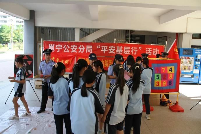 禁毒模拟|警察蜀黍带来开学第一课,孩子们收获满满!