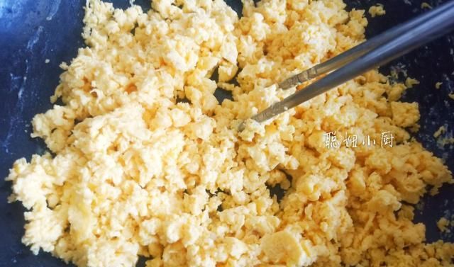  咬一口|北方人最拿手的面食，这做法薄皮大馅，咬一口劲道鲜香，总吃不腻