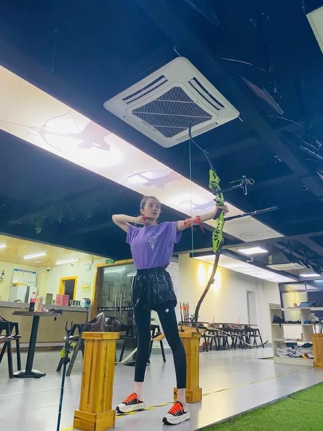  爆炸|凭“双料冠军”美爆炸热搜的她，才不是无辜“被绿”的傻白甜