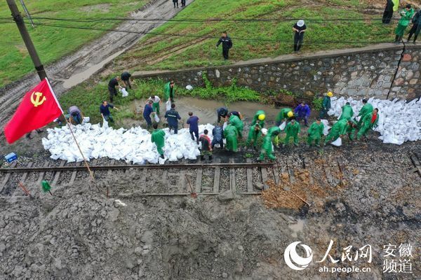 迎考|安徽芜湖：5万余名党员在大堤上“迎考”